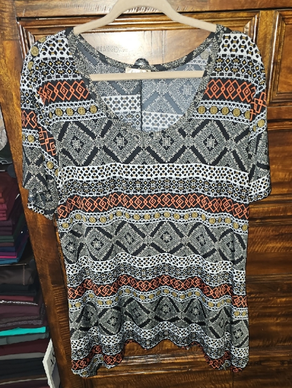 LAVISH Womens Plus Sz 2x Top. Stretchy And In Great Condition!!